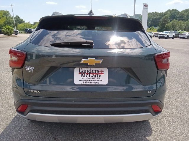 Used 2025 Chevrolet Trax LT FWD image 4