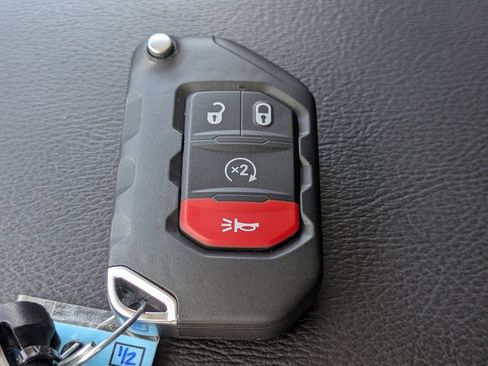 Used 2025 Jeep Wrangler Unlimited Sahara w/ Safety Group AWD/4WD image 31
