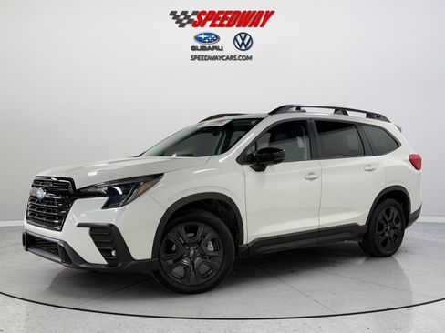 Used 2025 Subaru Ascent Bronze Edition image 3