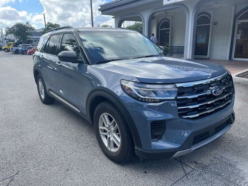 Used 2025 Ford Explorer Active image 3