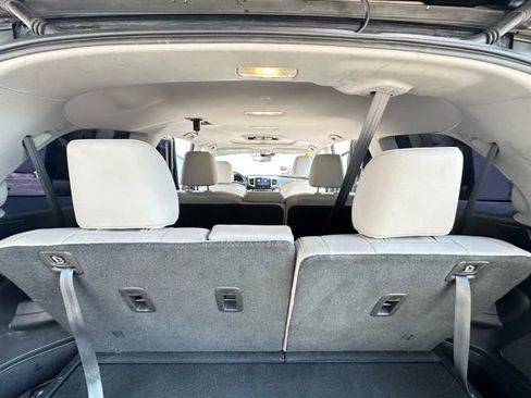 Used 2016 Honda Pilot Touring image 11