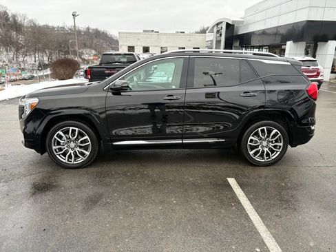 Used 2022 GMC Terrain Denali w/ Denali Premium Package image 2
