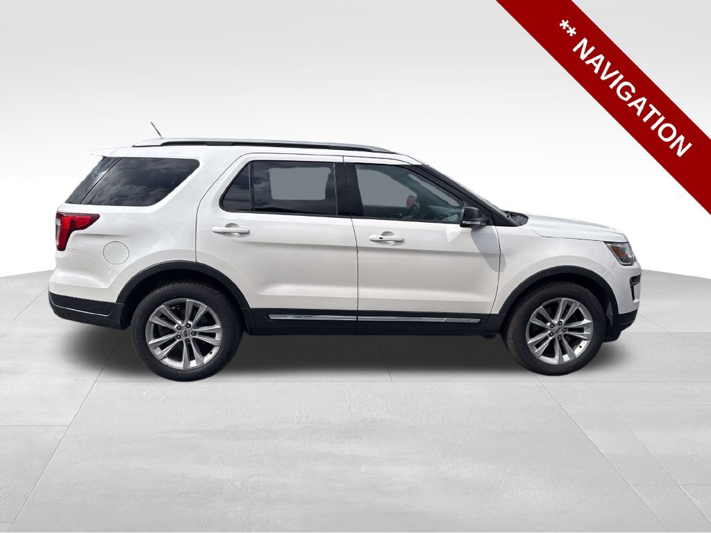 Used 2018 Ford Explorer XLT w/ Equipment Group 202A AWD/4WD image 8
