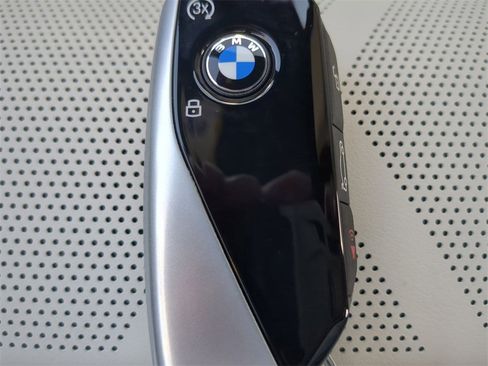 New 2026 BMW 760i xDrive w/ Premium Package image 30