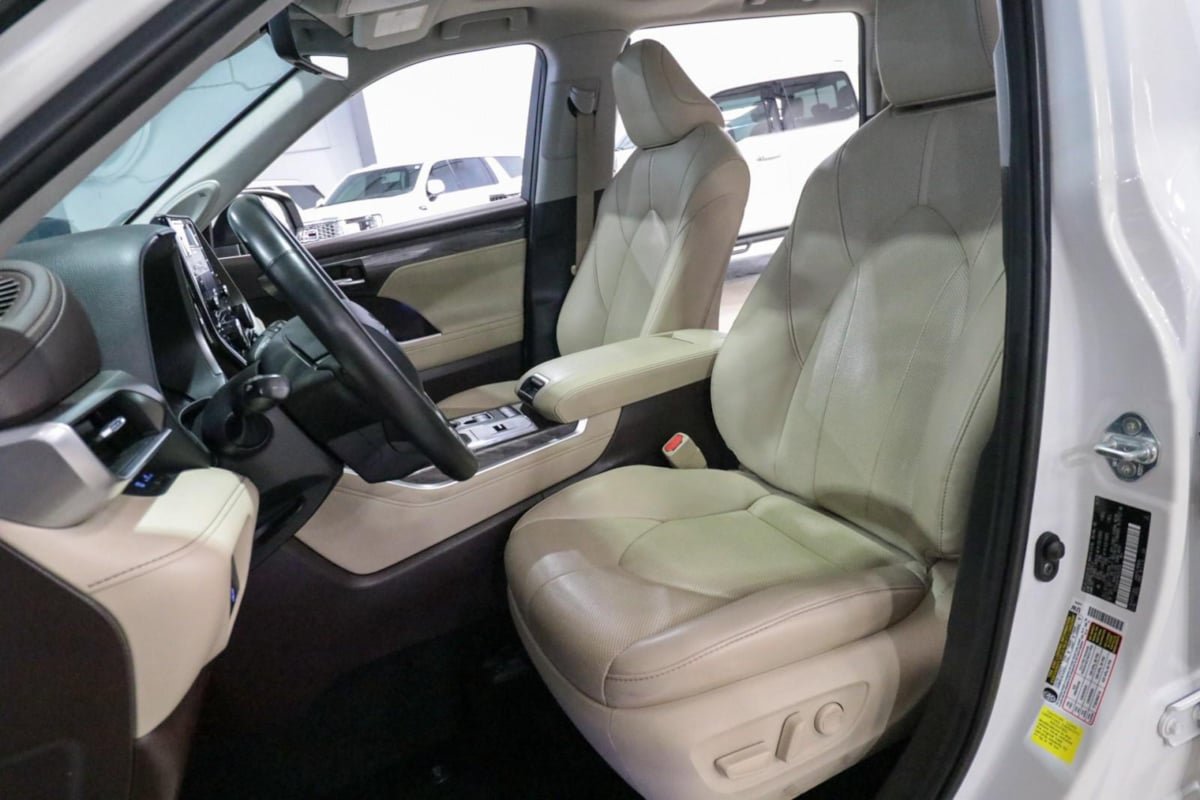 Used 2021 Toyota Highlander Limited FWD image 14
