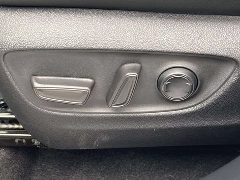 Used 2023 Toyota Highlander XLE AWD/4WD image 13