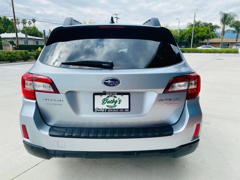 Used 2017 Subaru Outback 2.5i Limited AWD/4WD image 8