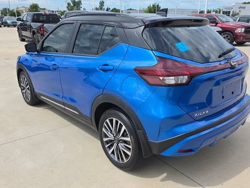 Used 2023 Nissan Kicks SR w/ SR Premium Package FWD image 3