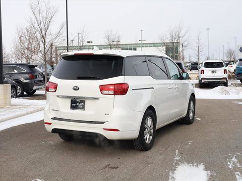 Used 2017 Kia Sedona LX image 5