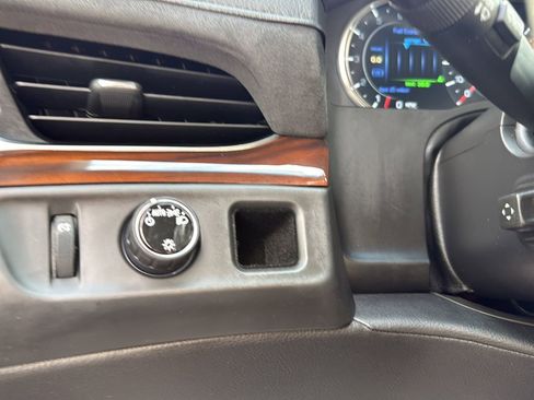 Used 2018 Cadillac Escalade Luxury image 17