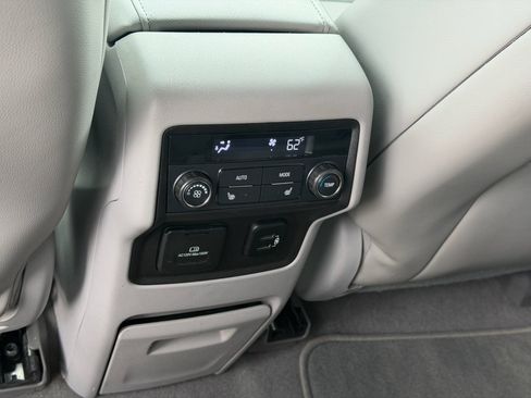 Used 2017 GMC Acadia SLT FWD image 24