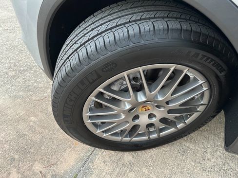 Used 2016 Porsche Cayenne image 27