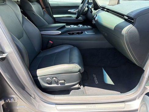 Used 2022 Genesis GV70 2.5T w/ Advanced Package AWD/4WD image 29