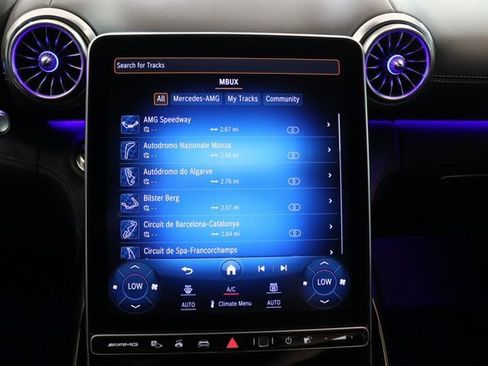 Used 2022 Mercedes-Benz SL 55 AMG 4MATIC w/ Driver Assistance Package image 31