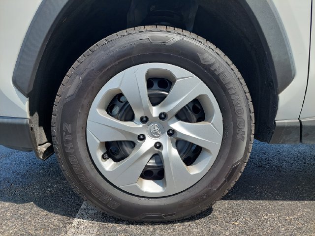 Certified 2022 Toyota RAV4 LE AWD/4WD image 30