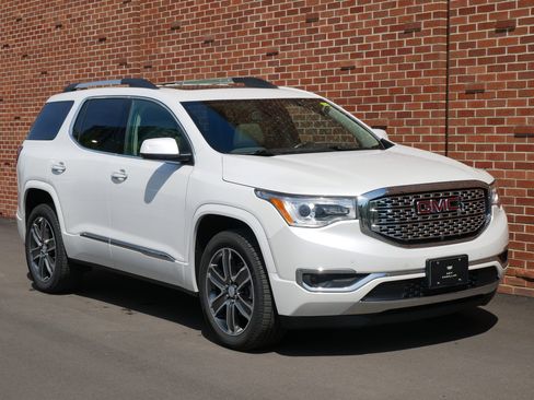 Used 2017 GMC Acadia Denali w/ Technology Package AWD/4WD image 27