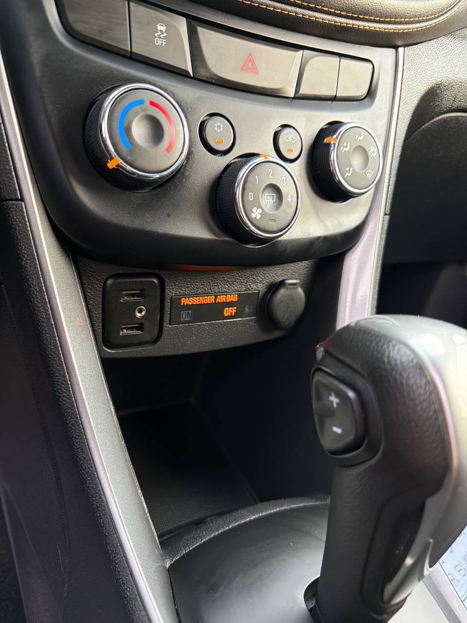Used 2020 Chevrolet Trax LT w/ LT Convenience Package FWD image 31