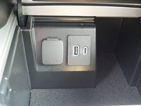 Used 2023 Ford Explorer 4WD image 40