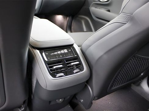 New 2025 Volvo XC90 B6 Plus w/ Protection Package Premier image 13