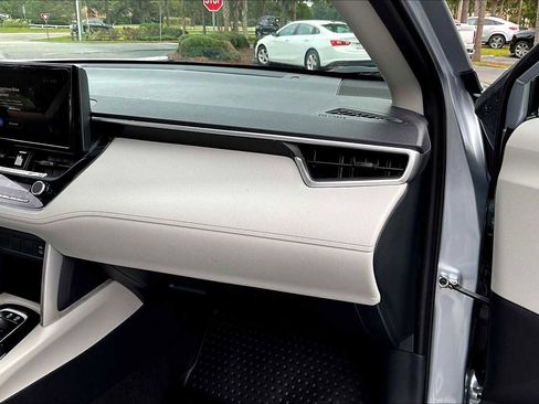 Used 2023 Toyota Corolla Cross L image 17