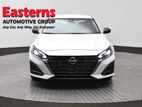 Used 2025 Nissan Altima 2.5 SV FWD image 2