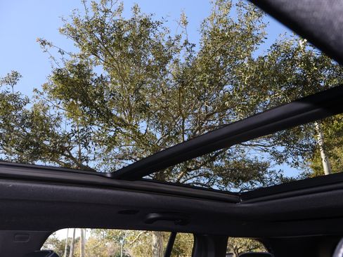 Used 2023 Jeep Grand Cherokee Overland image 5