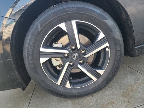 Used 2025 Nissan Sentra SV image 12