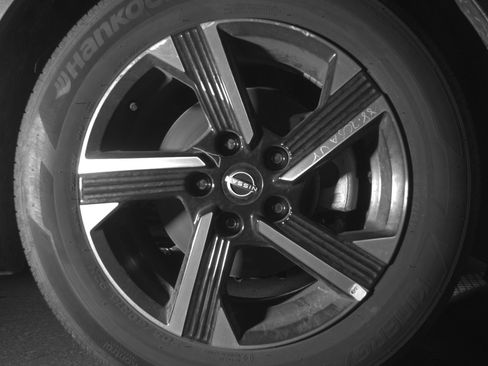 Used 2025 Nissan Sentra SV FWD image 13