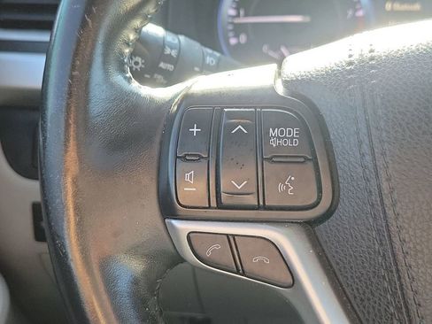 Used 2018 Toyota Highlander Limited image 32