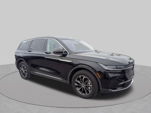 Used 2025 Lincoln Nautilus Premier AWD/4WD image 1