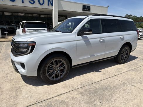Used 2025 Ford Expedition Platinum w/ Stealth Performance Package AWD/4WD image 2