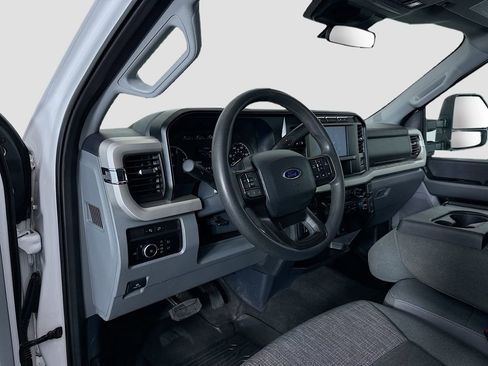 Used 2024 Ford F250 XLT w/ FX4 Off-Road Package AWD/4WD image 9
