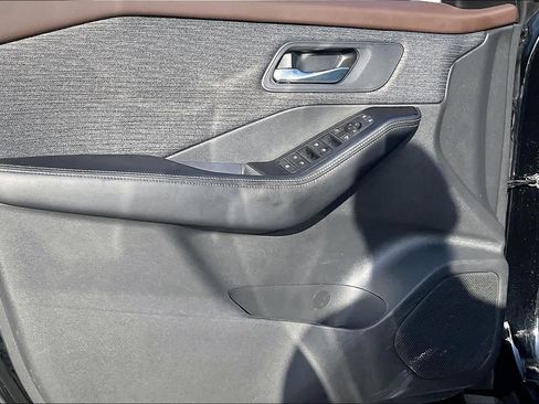 Used 2022 Nissan Rogue SV FWD image 21