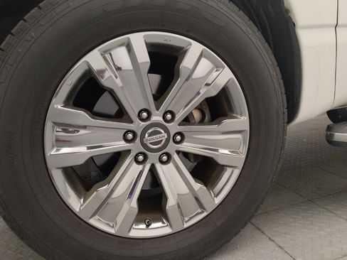 Used 2019 Nissan Titan SV w/ SV Convenience Package RWD image 31