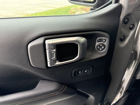 Used 2023 Jeep Wrangler Unlimited Sahara image 14