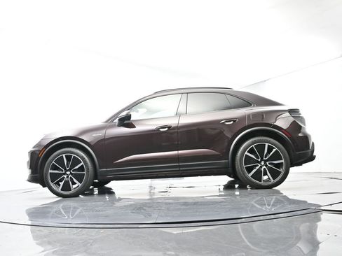 Certified 2025 Porsche Macan Electric RWD image 46