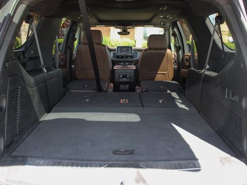 Used 2021 Chevrolet Suburban High Country w/ Premium Package image 11