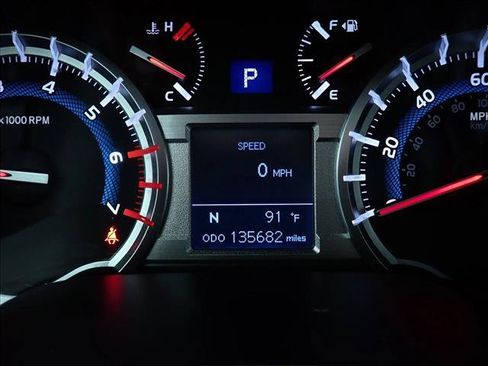 Used 2018 Toyota 4Runner SR5 AWD/4WD image 25