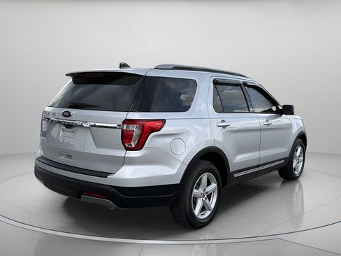 Used 2019 Ford Explorer XLT FWD image 3