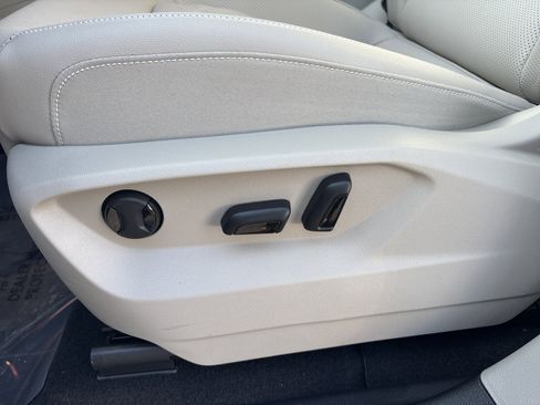 Used 2026 Volkswagen Atlas SE image 13