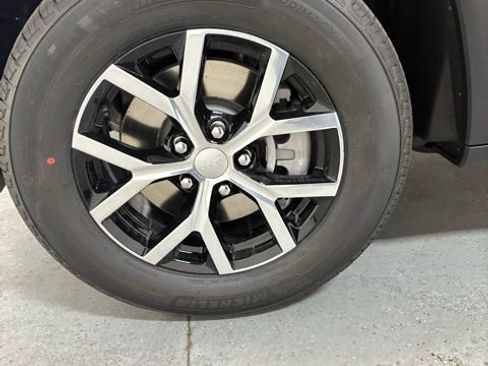 New 2025 Jeep Grand Cherokee L Limited image 11