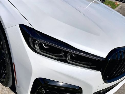 Used 2022 BMW 740i w/ Luxury Rear Seating Package image 24