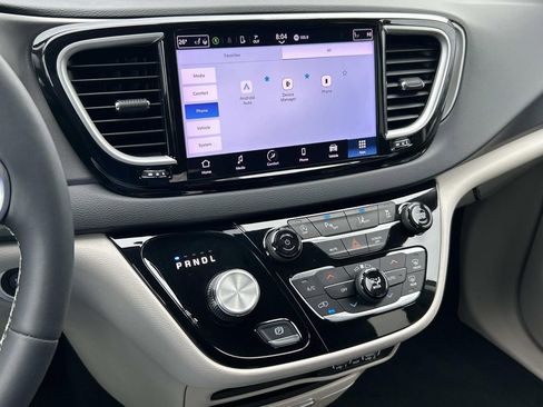 Used 2023 Chrysler Pacifica Touring-L image 27