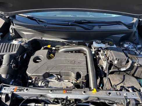 Used 2024 GMC Terrain SLT w/ Tech Package image 25