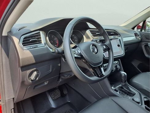 Used 2020 Volkswagen Tiguan SE AWD/4WD image 14