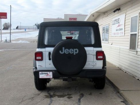 Used 2018 Jeep Wrangler Unlimited Sport image 8