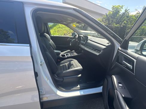 Used 2024 Mitsubishi Outlander 4WD Plug-In Hybrid image 28