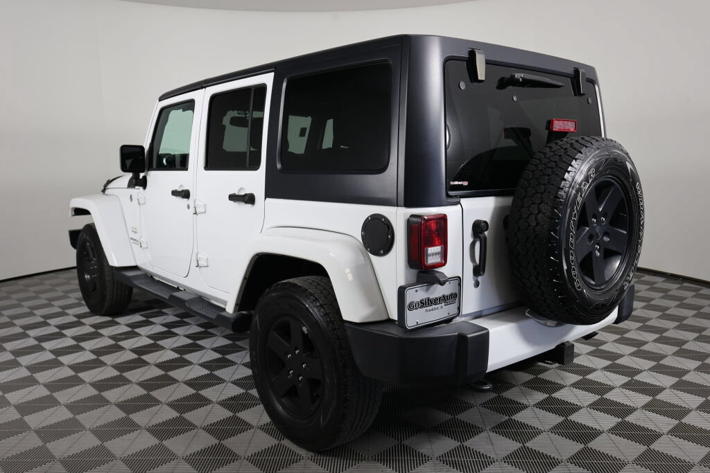 Used 2016 Jeep Wrangler Unlimited Sahara w/ Connectivity Group AWD/4WD image 4