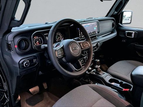 Used 2024 Jeep Wrangler Unlimited Rubicon AWD/4WD image 17