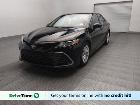Used 2022 Toyota Camry LE image 1